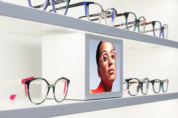 Top Vision Instore glasses shelf branding